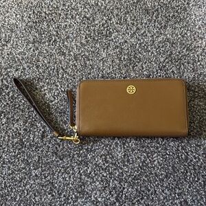 New Without Tag Tory Burch Robinson Zip Continental Wallet -Wristlet